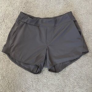 Athleta Women’s Short Gray Unlined Pockets Sport‎ Running Short 2